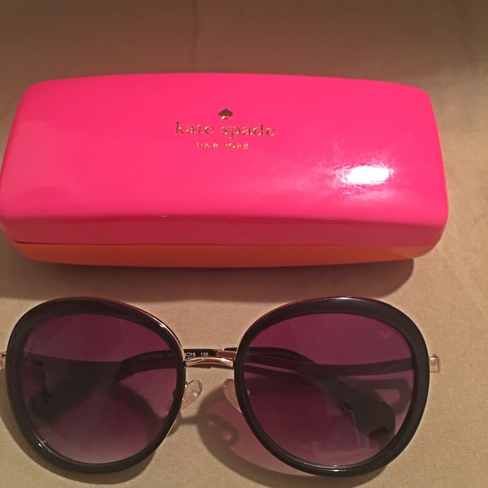 DVF SUNGLASSES AND KATE SPADE CASE 💜♠️💜